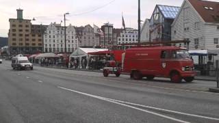 Gamle brannbiler på Torget i Bergen [upl. by Anirda]