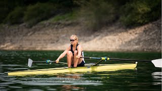 Beim Rudern übers Wasser fliegen  Toptalent Alexandra Föster [upl. by Suoilenroc]