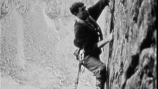 Left Wall of Cenetaph Corner Llanberis  North Wales [upl. by Elaen]