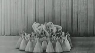 Beriozka Russian waltz Ensemble quotBeriozka Берёзка русский вальс Исполняет ансамбль quotБерёзкаquot [upl. by Bashuk]