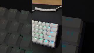 Razer PBT Keycaps  Coiled Cable en Razer Huntsman mini [upl. by Nalak]