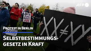 Selbstbestimmung bei Name und Geschlechtseintrag Proteste gegen neues Gesetz  AFP [upl. by Rog859]