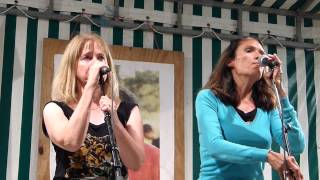 Plinn ton double  par Oona et Kristin  fest noz Carnac 24082013 [upl. by Amliv]