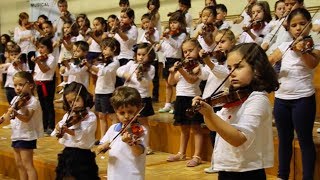 Concierto NClic Niños de 2 años tocando el violín y el piano [upl. by Ahsikyw816]