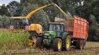 Loonwerken Pynaert  New Holland FR9050  mais 2012 [upl. by Lody700]