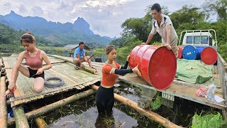 Girl builds a bamboo raft house Floating on a lake  Living Off the Net [upl. by Faustus]