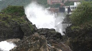 Big waves lash Taiwans Kaohsiung as Super Typhoon Krathon nears  AFP [upl. by Eiggam]