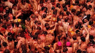 Spanish City Turns Red for TomatoThrowing Event La Tomatina [upl. by Alahc]