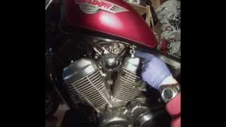 Garage 3 Honda Shadow 600 Fuel tank removal [upl. by Charbonneau]