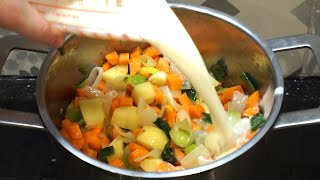 Soupe Poireaux carottes pommes de terre et au lait – Recette sans crème facile et onctueuse [upl. by Archer]