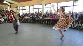 Pareja ganadora del Campeonato Comunal Escolar de cueca 2016 Enseñanza Básica Los Ángeles [upl. by Nnaik]