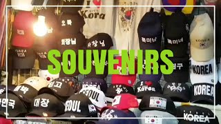 KOREA SOUVENIRS  INSADONG MARKET🇰🇷🧢🎒 [upl. by Trubow]