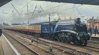 60007 Sir Nigel Gresley amp 44871 pass through Doncaster on the 161124 [upl. by Prior]