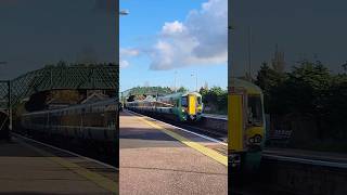 Class 377s pass Plumpton [upl. by Nnaes]