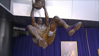 Lakers Unveil Shaq Statue at Staples Center Ceremony  March 24 2017 [upl. by Ianaj]