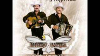 CHUY VEGA  LOS HOMBRES NO DEBEN LLORARwmv [upl. by Amleht970]