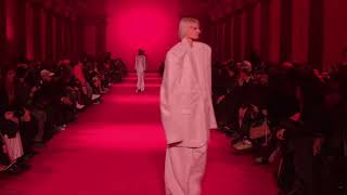 Model FALLS during Vetements ReadytoWear FallWinter 2024 Paris Fashion Week [upl. by Searle]