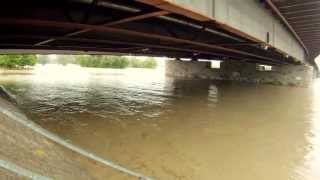 Hochwasser  Flooding in LinzAustria 362013 Full HD  Bridge closedAutobahnbrücke [upl. by Latsirhc]