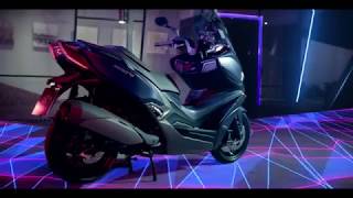 KYMCO Xciting S 400 米蘭車展揭幕影片 [upl. by Treharne]