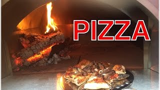 Pizza aus dem Pizzaofen mit Schinken und Ruccola  Klaus grillt [upl. by Rodmann]