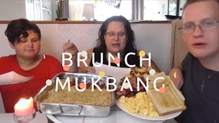 Brunch  Mukbang Nudlar Chorizo rostat bröd äggröra Bacon och amerikanska pannkakor [upl. by Wendalyn]