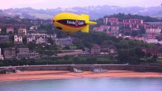 Dirigible Estrella Galicia volando sobre San Sebastian  2014 [upl. by Jerrie]