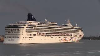 NORWEGIAN STAR CRUISE SHIP DEPARTING FOR LEITH SCOTLAND FROM SOUTHAMPTON 140822 [upl. by Leach]