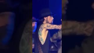 Perry Farrell FLIPS OUT punches Dave Navarro on stage at Jane’s Addiction concert  Boston  2024 [upl. by Gnahc]