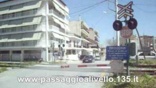 passaggio a livello a Larisa in odos Karagatsi  level crossing  Λάρισα [upl. by Nnagrom]