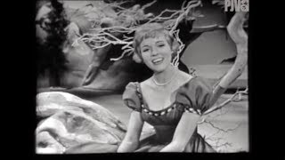 Julie Andrews sings “How Are Things in Glocca Morraquot on THE GARRY MOORE SHOW 1 May 1962 [upl. by Ahras]