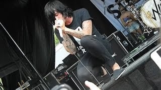 Sleeping with Sirens singing A Trophy Fathers Trophy Son live [upl. by Vocaay202]