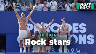 Léon Marchand et Florent Manaudou font le show torse nu au Parc des champions des JO de Paris 2024 [upl. by Noseyt]