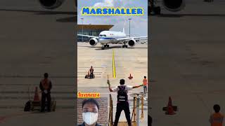 marshaller pesawat terbang viral videoreaction shortvideo marshall [upl. by Reena114]