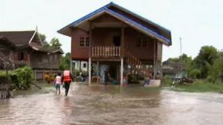 Thailand floods threaten Bangkok [upl. by Dinny]