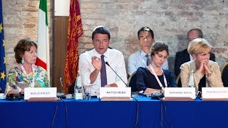 Matteo Renzi e linglese della serie gli italiani cittadini del mondo [upl. by Miarfe]