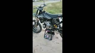 Sweet Blacked Out Yamaha YZ250 Cold Start Idling  Gold Hubs  Hinson Cover  Black Frame  WOW [upl. by Ohploda953]